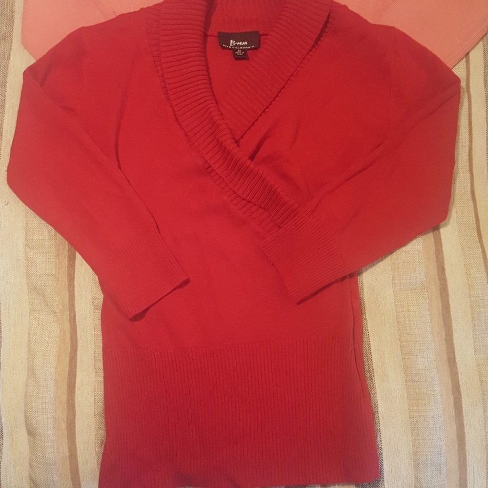 2 sweaters - Picture 2 of 5